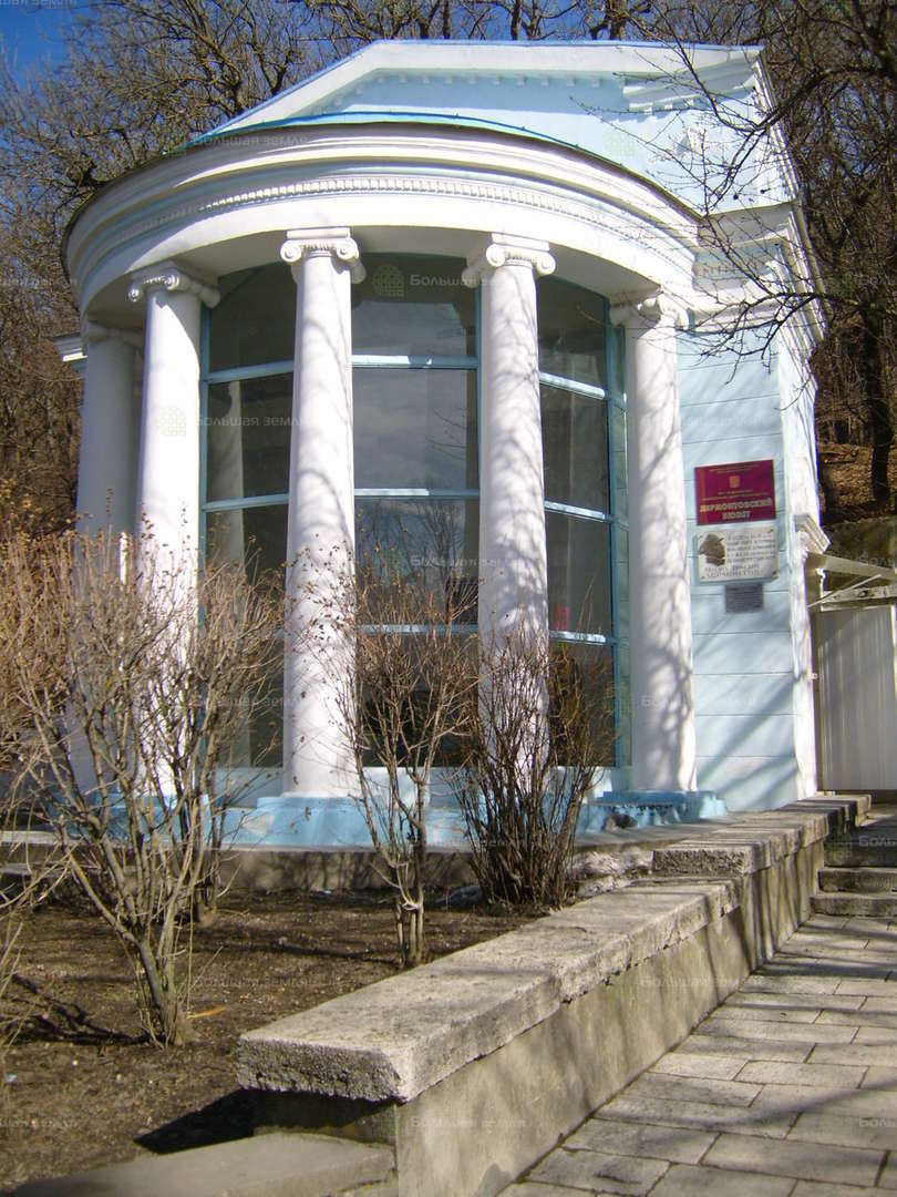 Лермонтовский источник в Железноводске